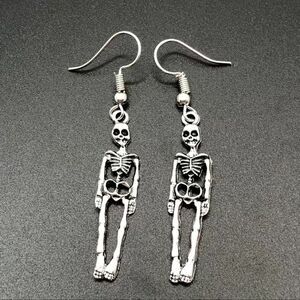 Skeleton dangle earrings in silver. Measurements in pictures.